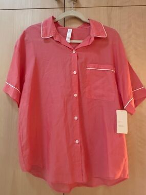 stars above Coral Short-Sleeve Button-Front Pajama Top with White Piping